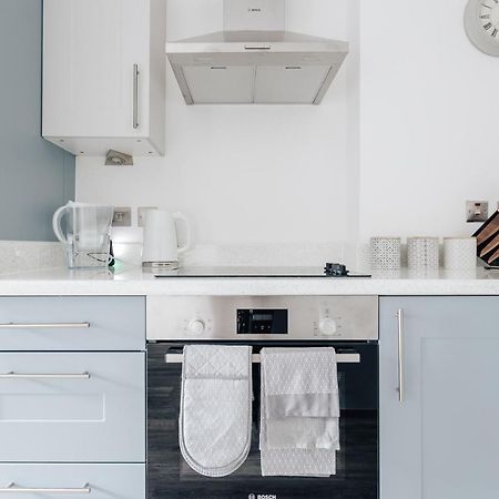 Contemporary Two Bedroom Duplex - Secluded Residence With Parking In A Prime Central Location Bournemouth Esterno foto