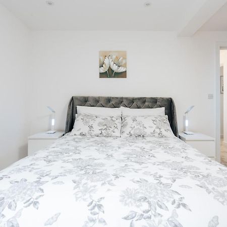 Contemporary Two Bedroom Duplex - Secluded Residence With Parking In A Prime Central Location Bournemouth Esterno foto